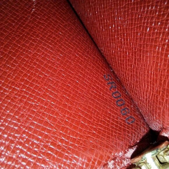 Louis Vuitton Porte-Monnaie EPI Tresor Wallet - Picture 4 of 15